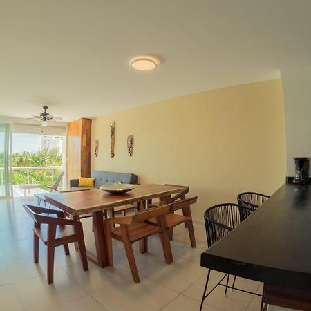 Beachfront Luxury Apartments Канкун Екстериор снимка