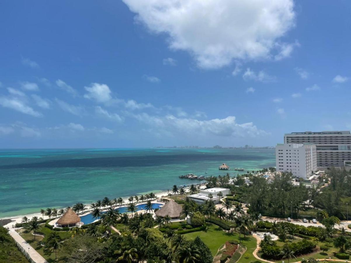 Beachfront Luxury Apartments Канкун Екстериор снимка