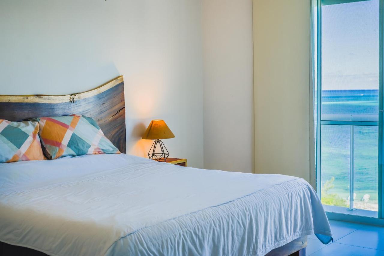 Beachfront Luxury Apartments Канкун Екстериор снимка