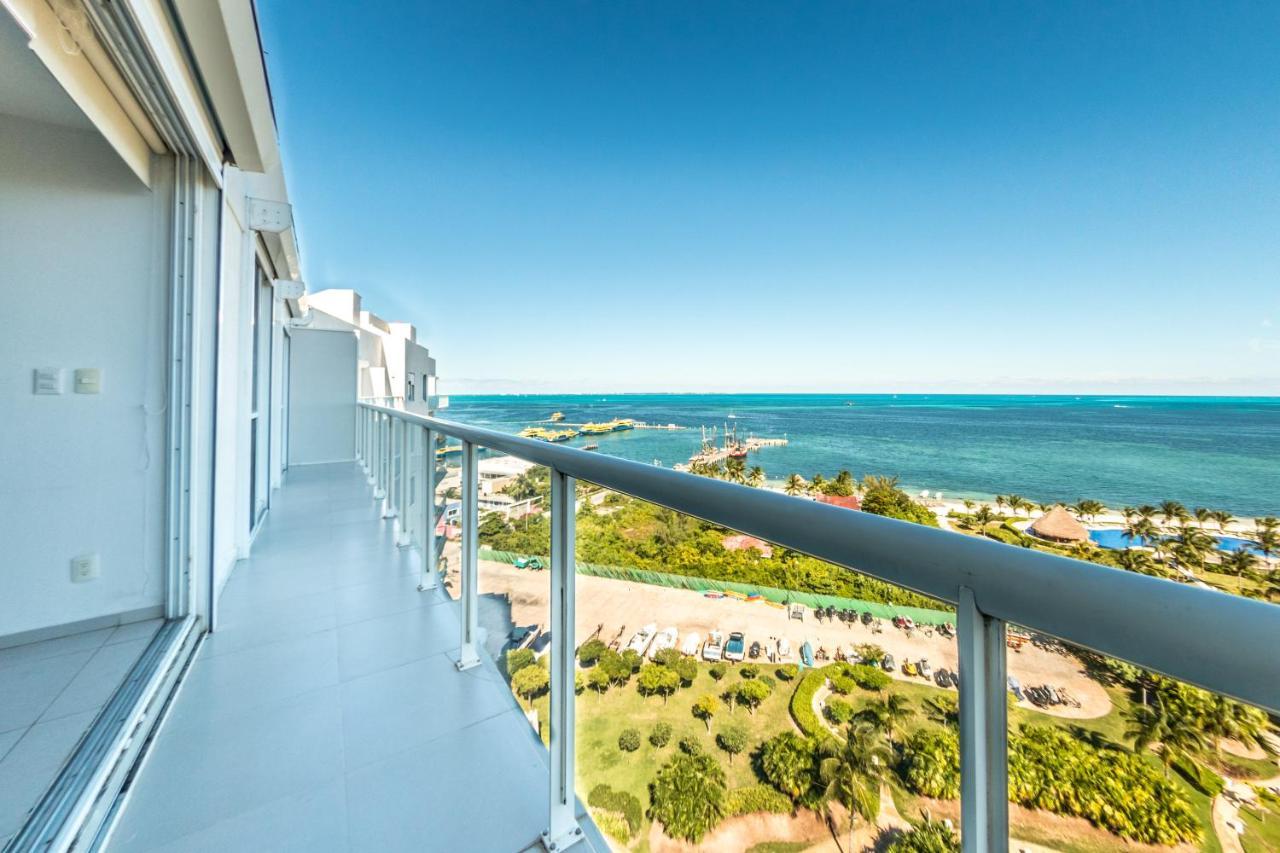 Beachfront Luxury Apartments Канкун Екстериор снимка