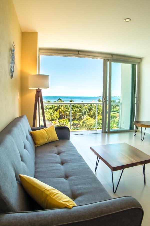 Beachfront Luxury Apartments Канкун Екстериор снимка