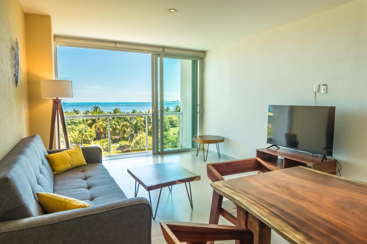 Beachfront Luxury Apartments Канкун Екстериор снимка