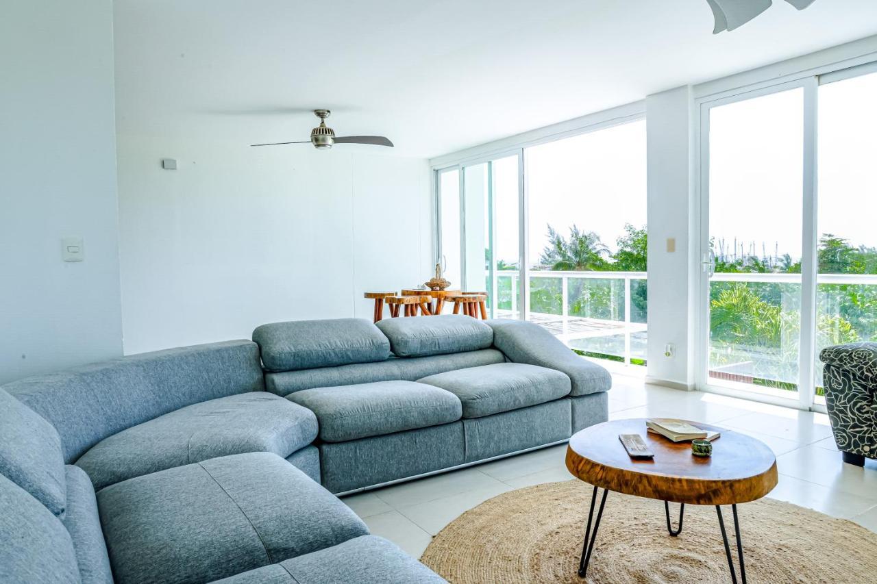 Beachfront Luxury Apartments Канкун Екстериор снимка