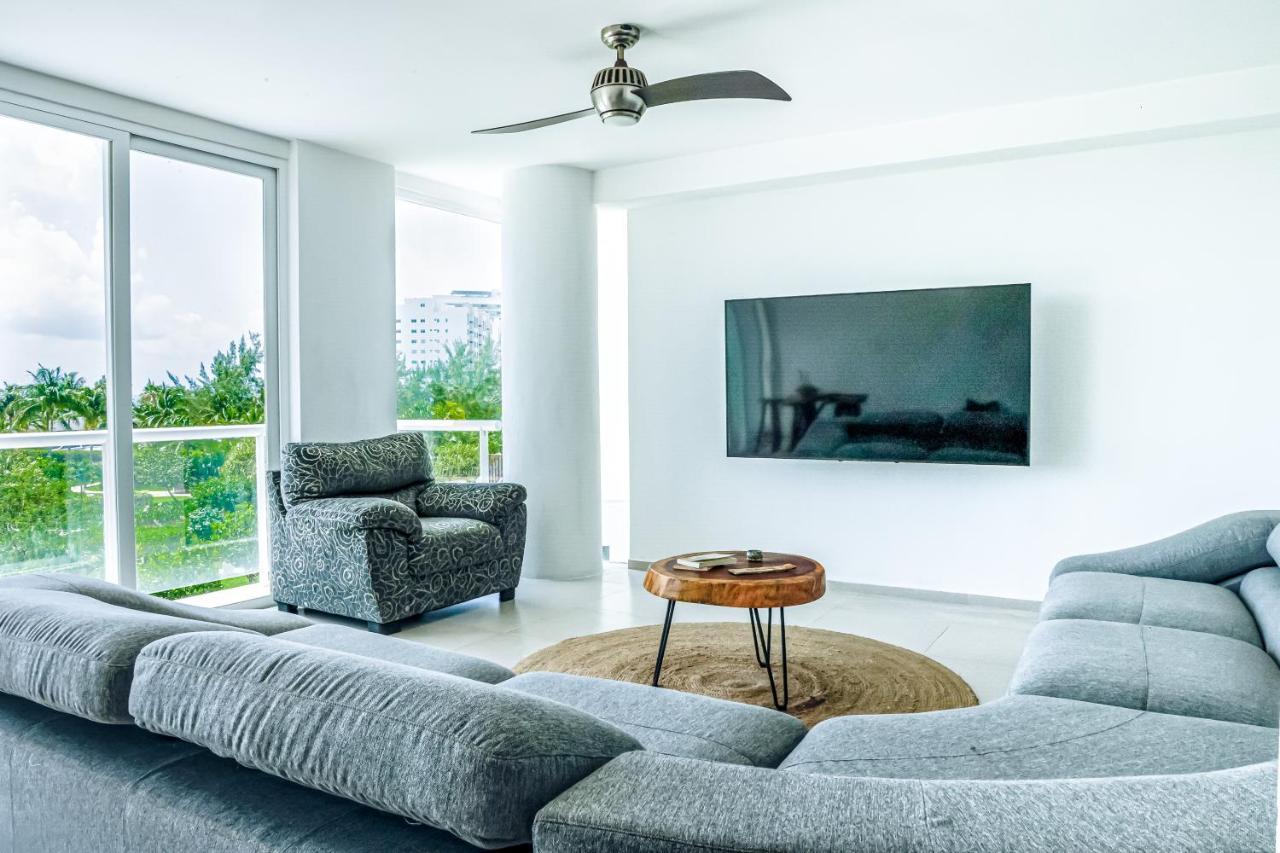 Beachfront Luxury Apartments Канкун Екстериор снимка