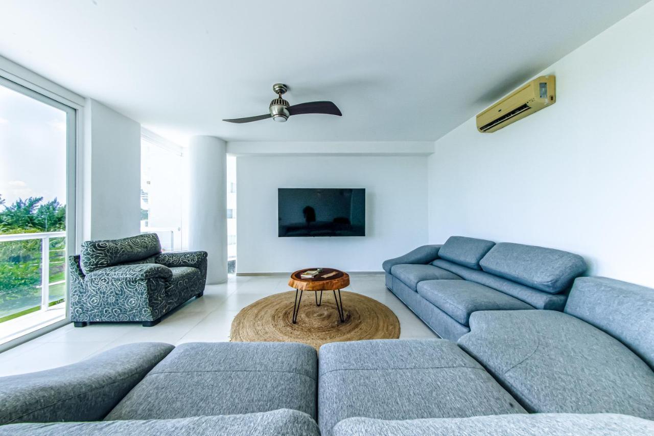 Beachfront Luxury Apartments Канкун Екстериор снимка