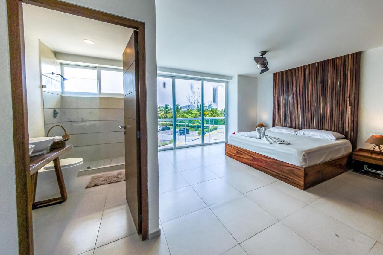 Beachfront Luxury Apartments Канкун Екстериор снимка