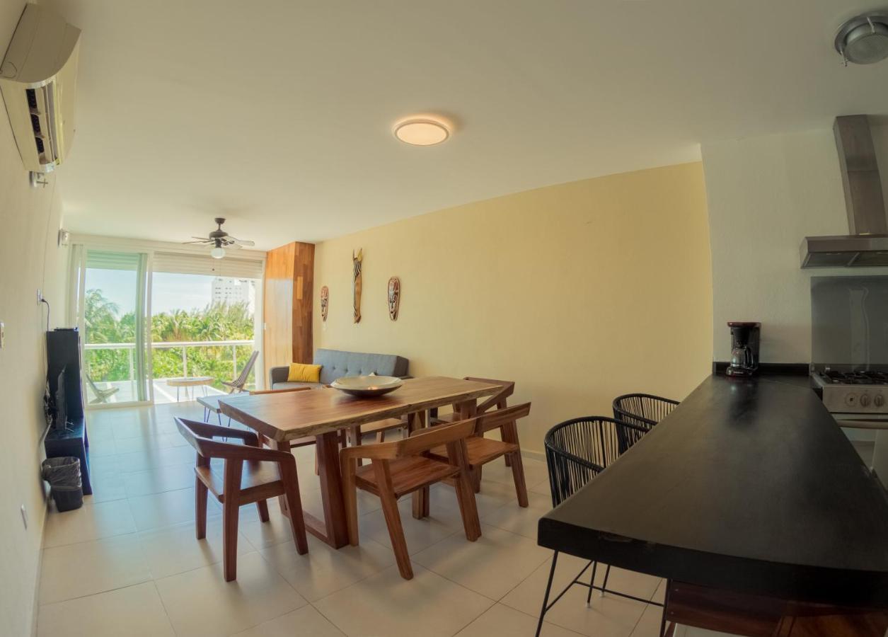 Beachfront Luxury Apartments Канкун Екстериор снимка