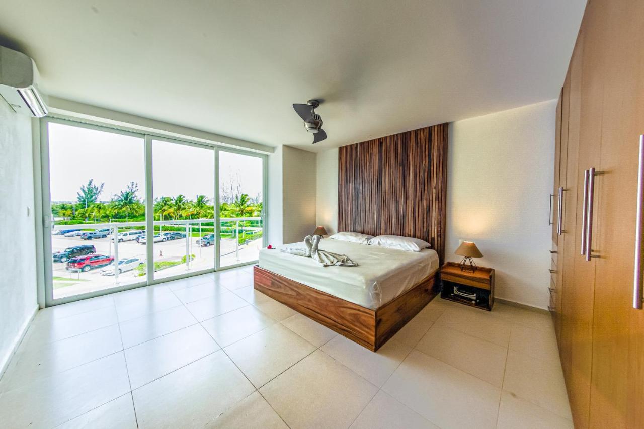 Beachfront Luxury Apartments Канкун Екстериор снимка