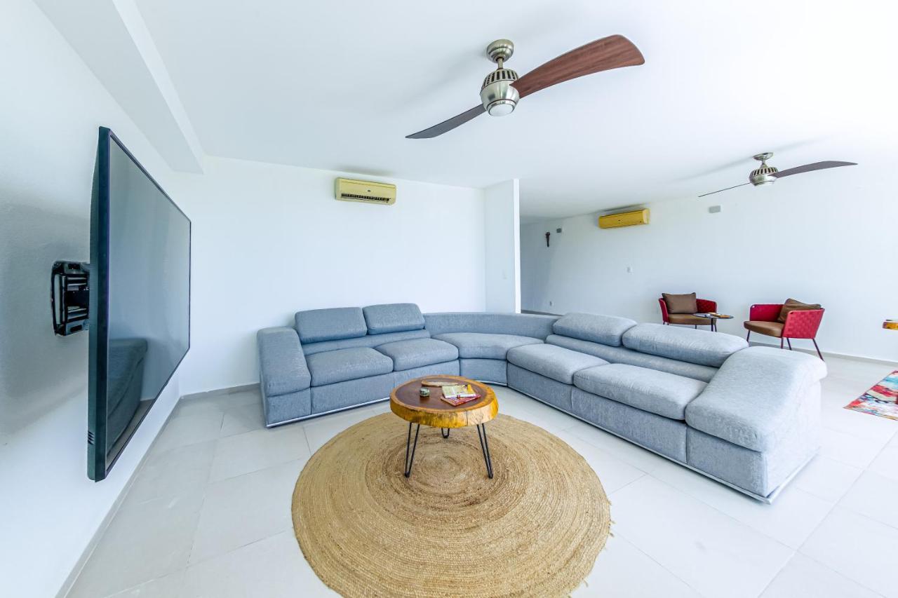 Beachfront Luxury Apartments Канкун Екстериор снимка