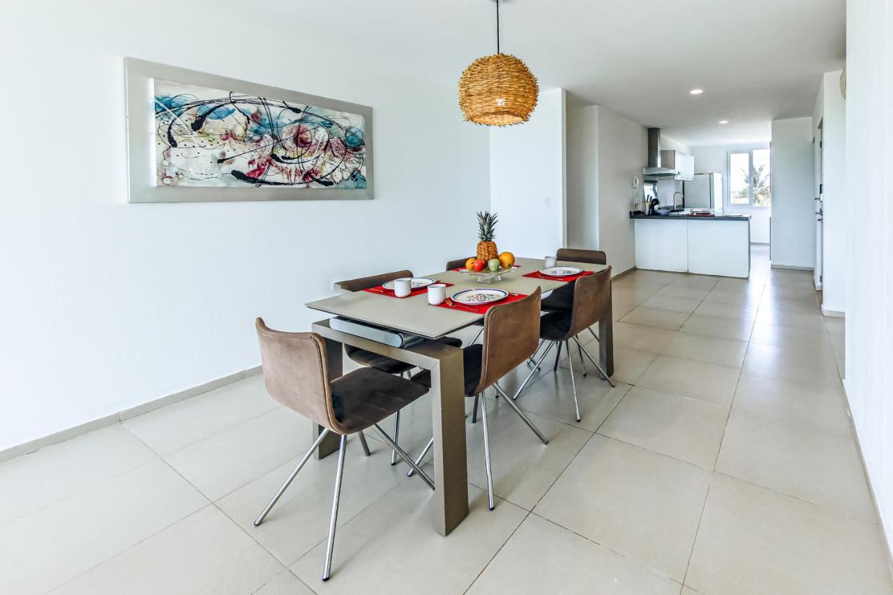 Beachfront Luxury Apartments Канкун Екстериор снимка