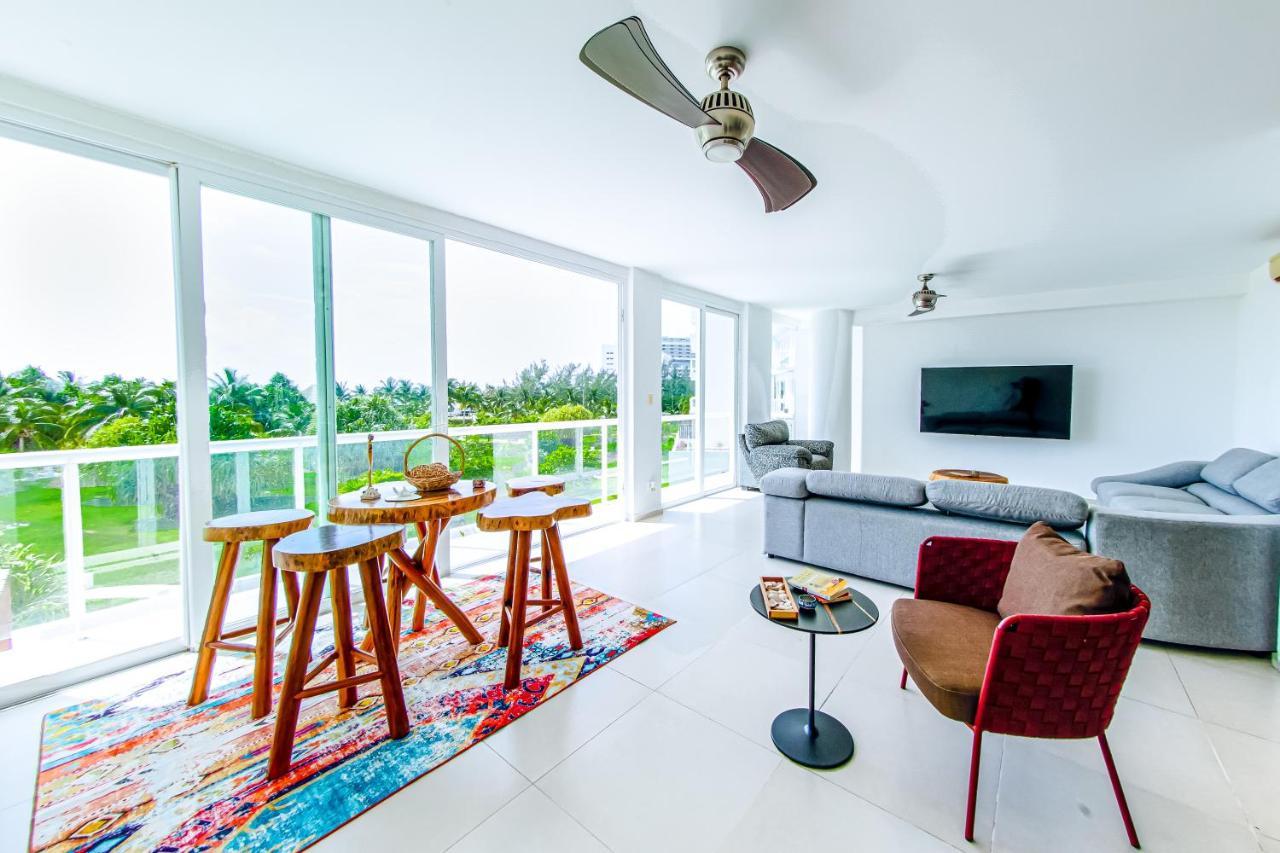 Beachfront Luxury Apartments Канкун Екстериор снимка
