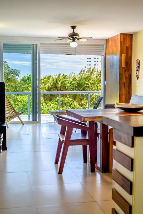 Beachfront Luxury Apartments Канкун Екстериор снимка
